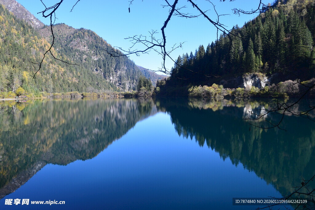宁静山水湖景自然风光图