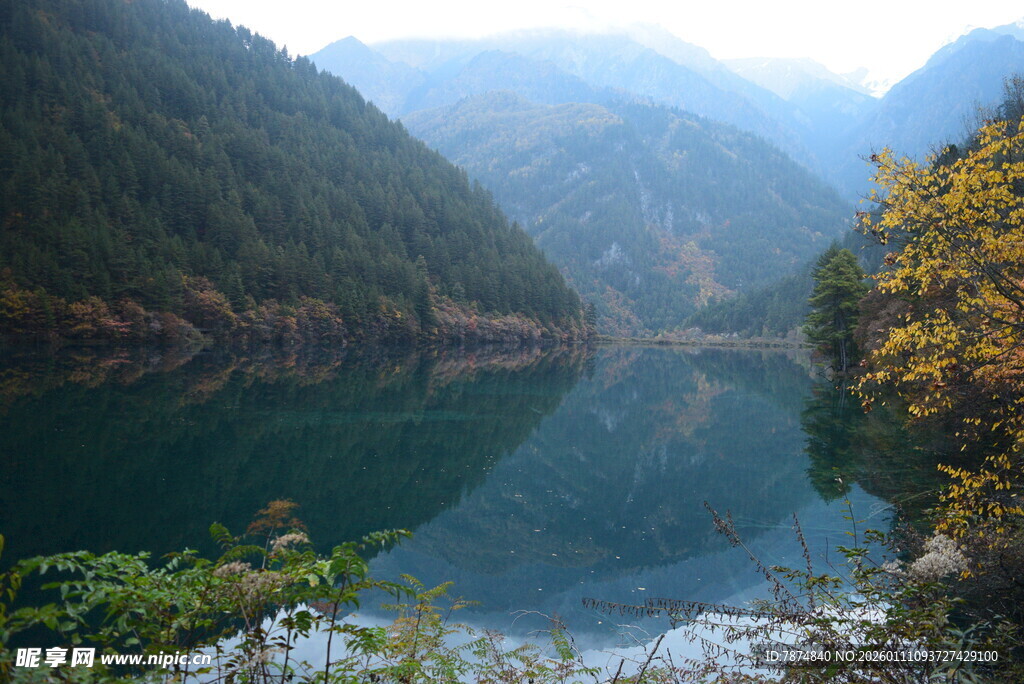 宁静山水湖景自然风光图