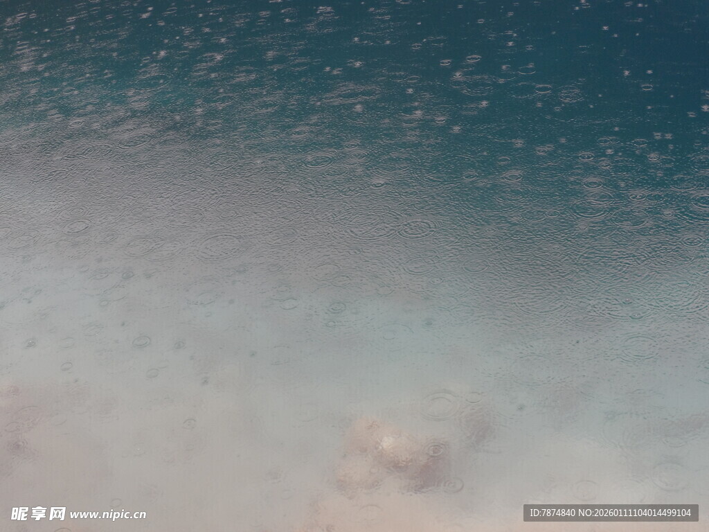 梦幻星空下的朦胧云雾