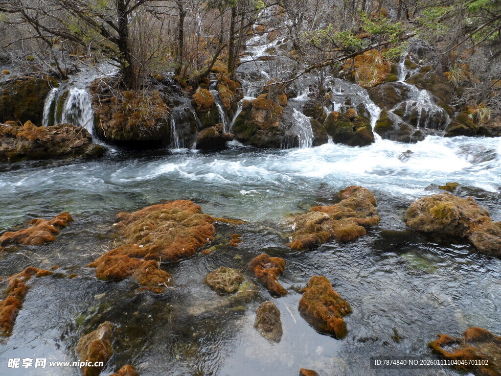 山间溪流瀑布景观