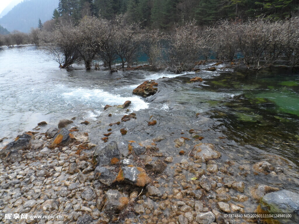 山间溪流 石滩碧水美景