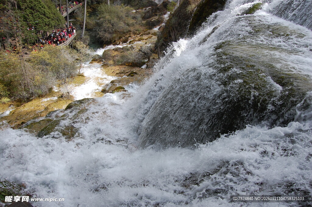 山间飞瀑 灵动自然之景