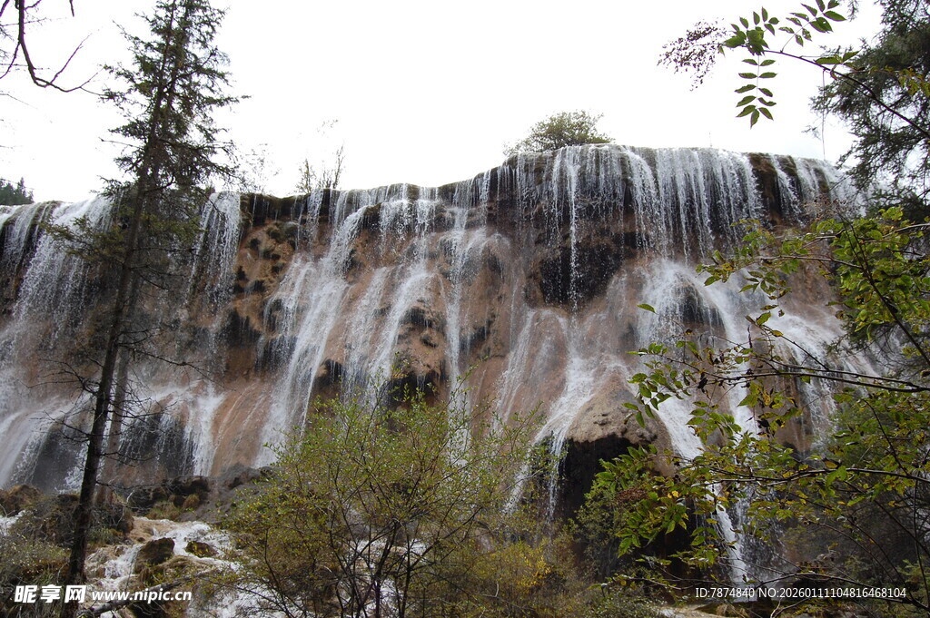 壮观山林瀑布景观