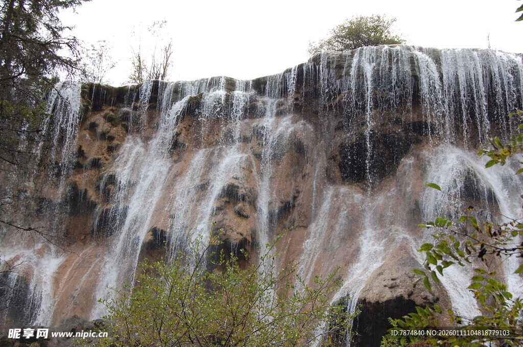 壮观自然瀑布景观