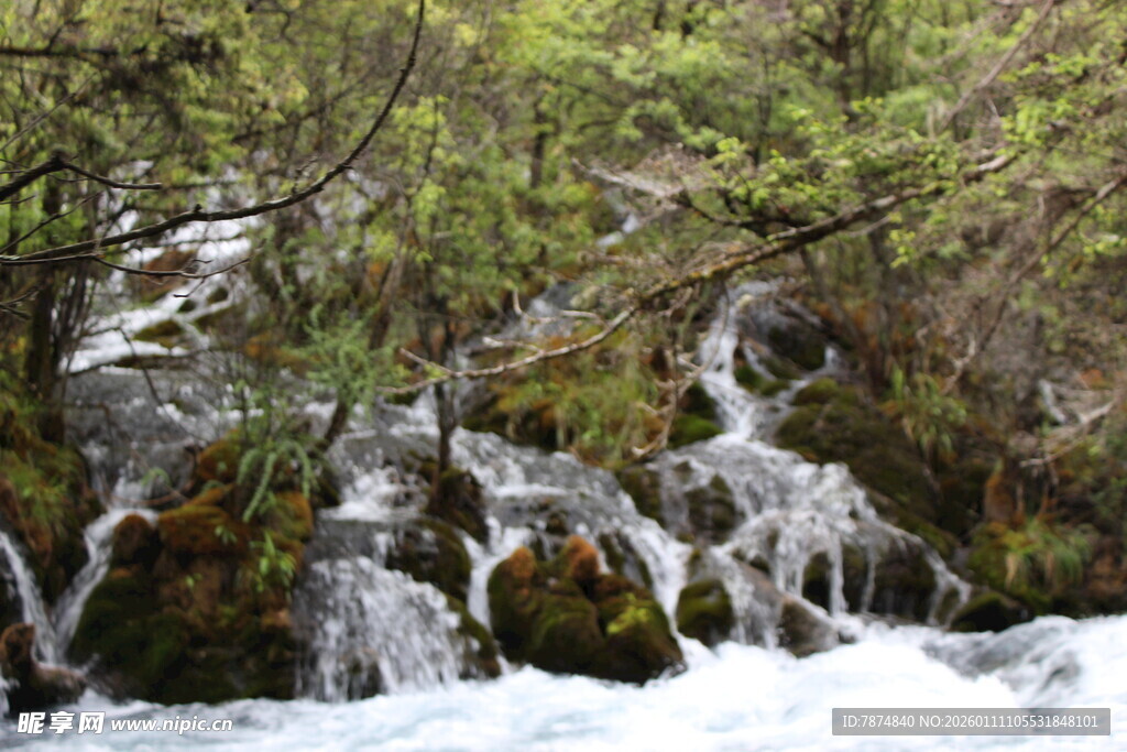 山间冰雪瀑布景观