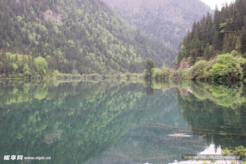 宁静山水湖景自然之美