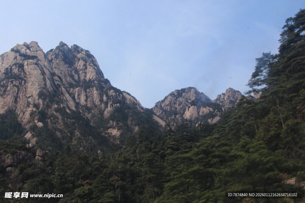 巍峨壮丽的高山景色