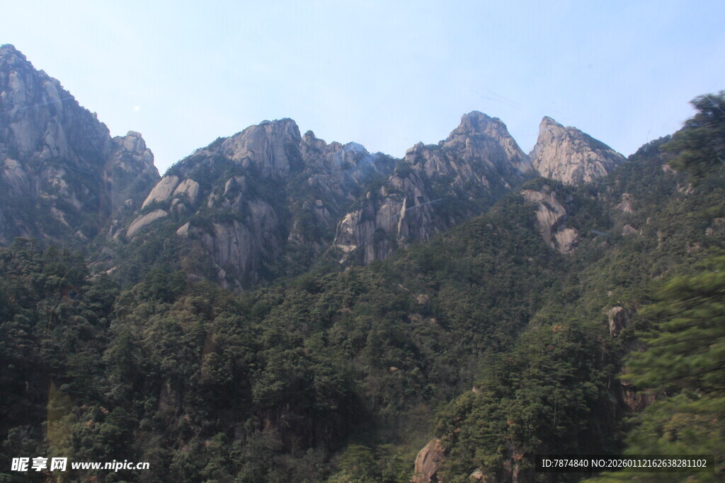 壮丽山景 绿意盎然