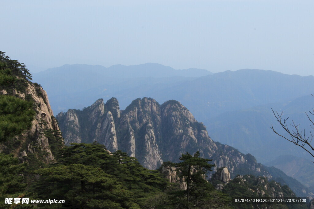 壮丽山景 奇峰耸立