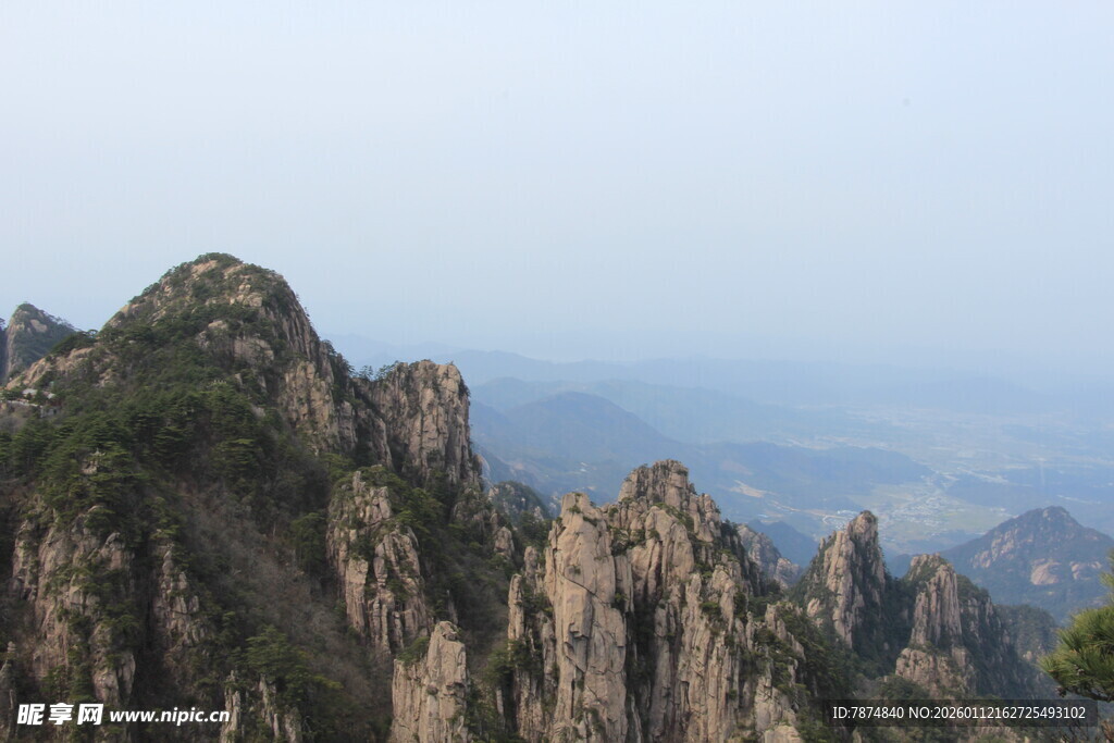 壮丽巍峨的山峰景观