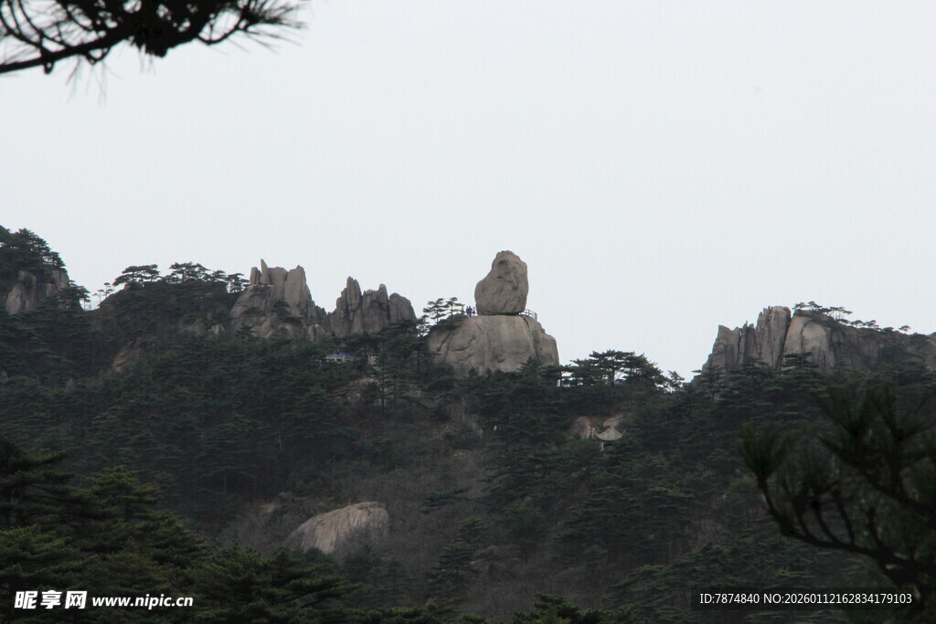 奇峰林立的秀丽山景