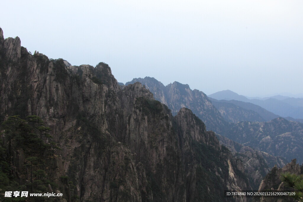 巍峨壮丽的高山景色