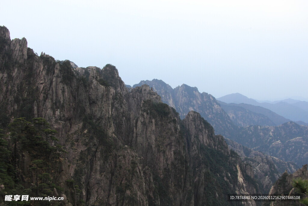 巍峨壮观的崇山峻岭
