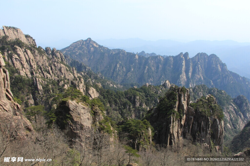 壮丽黄山山峰景色