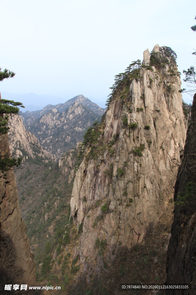 巍峨黄山奇峰景观