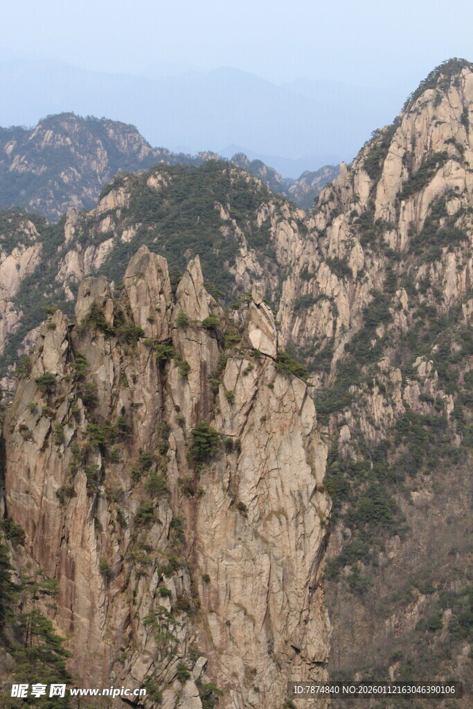 壮丽巍峨的高山景观
