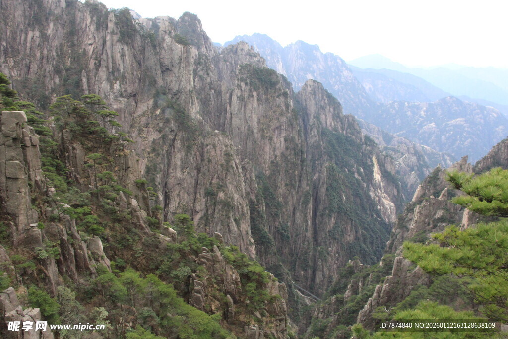 壮丽巍峨的高山景观