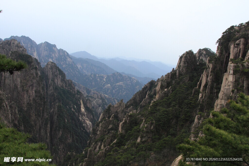 壮丽黄山山峰景观