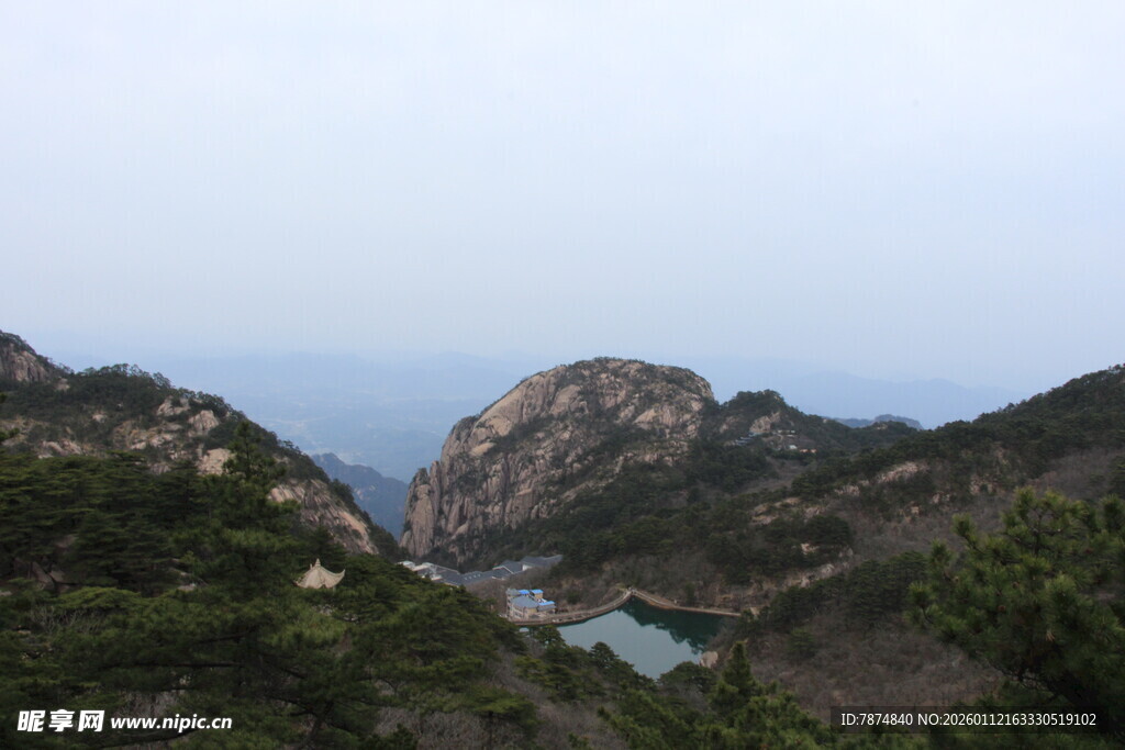 山海相依的秀丽景致