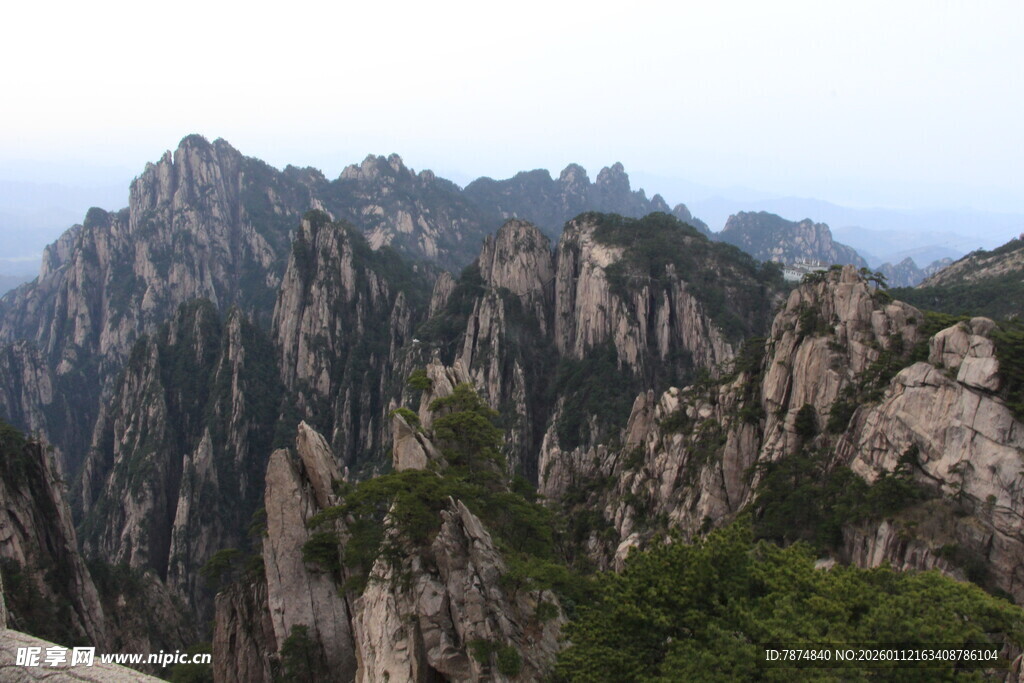 壮丽黄山奇峰景观