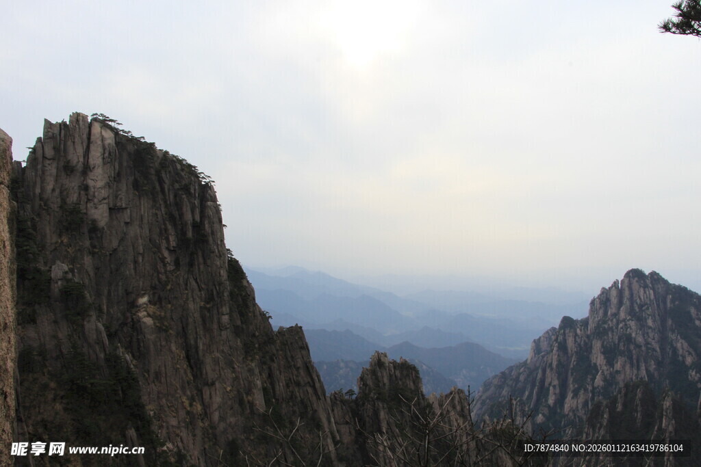 巍峨壮丽的高山景观