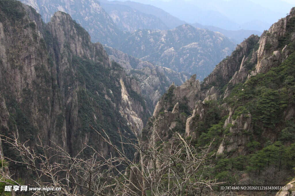 壮丽山景 峡谷间的自然奇观