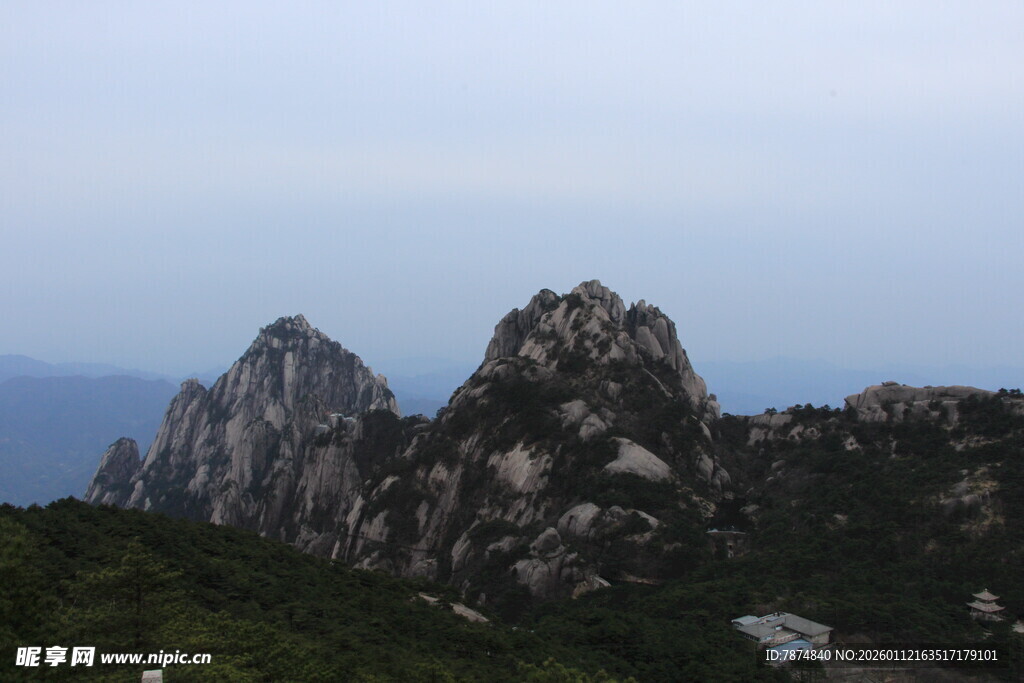 巍峨山峰 尽显自然之美