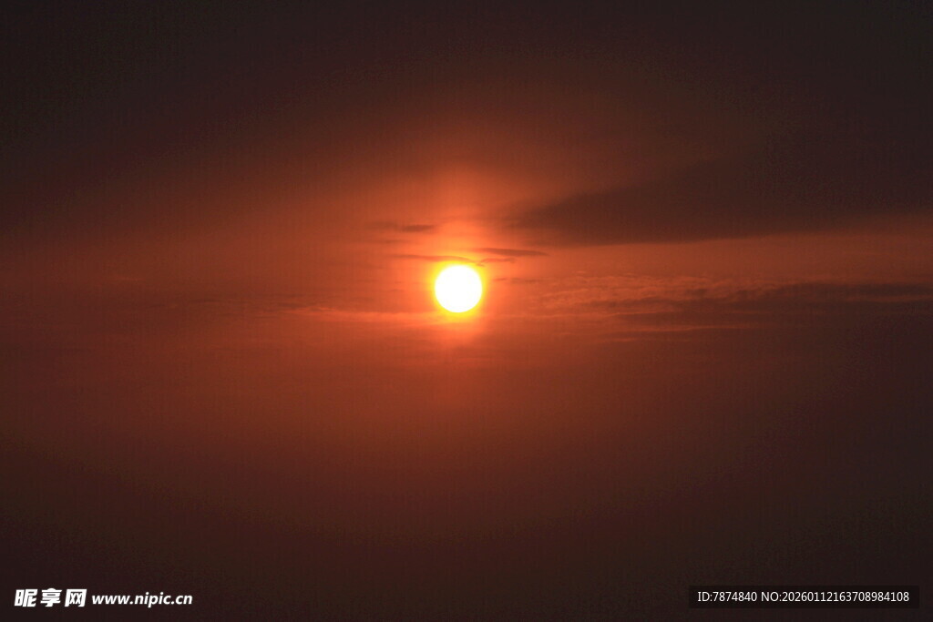 夜空中的明亮发光天体