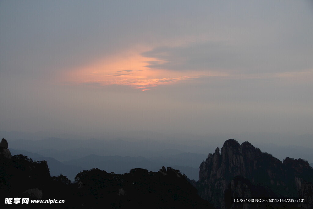 黄山日落时分壮美山景