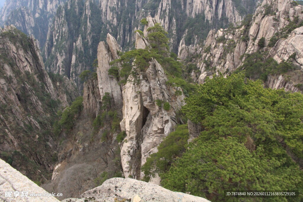 壮丽黄山奇峰景观