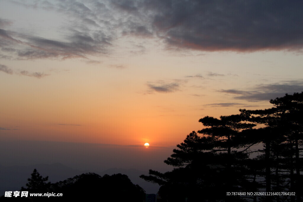 黄山日落时分的壮美景色