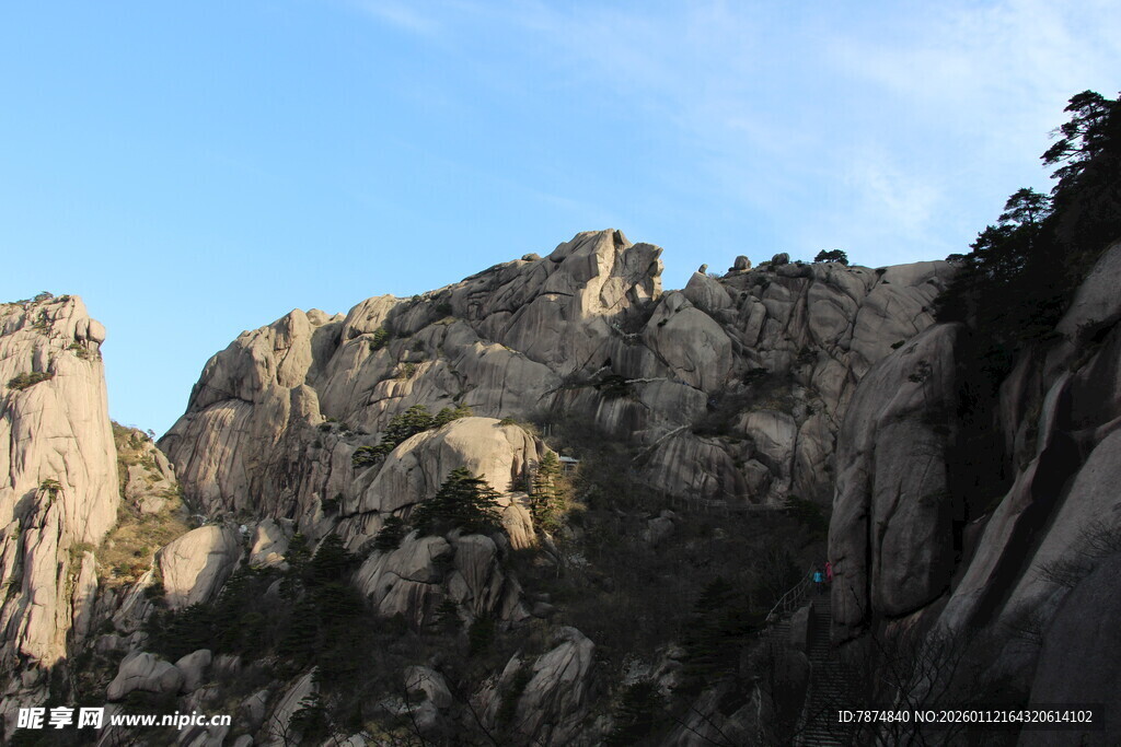 巍峨壮丽的高山景观
