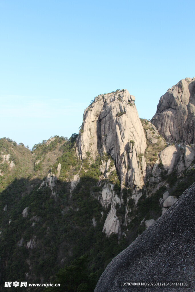 巍峨壮观的山石景观