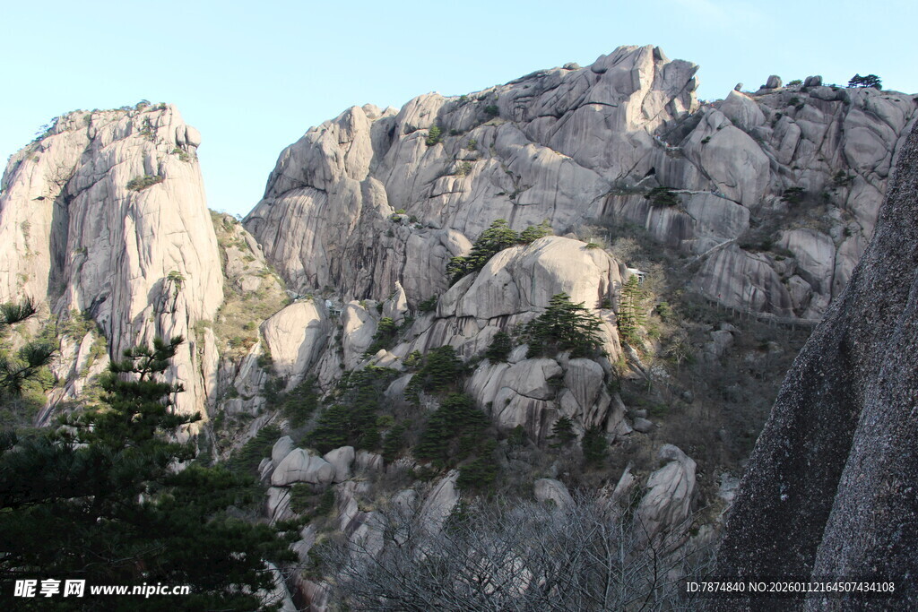 巍峨雄伟的壮丽山峰