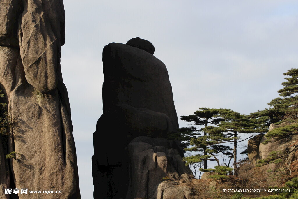 奇峰耸立的自然景观