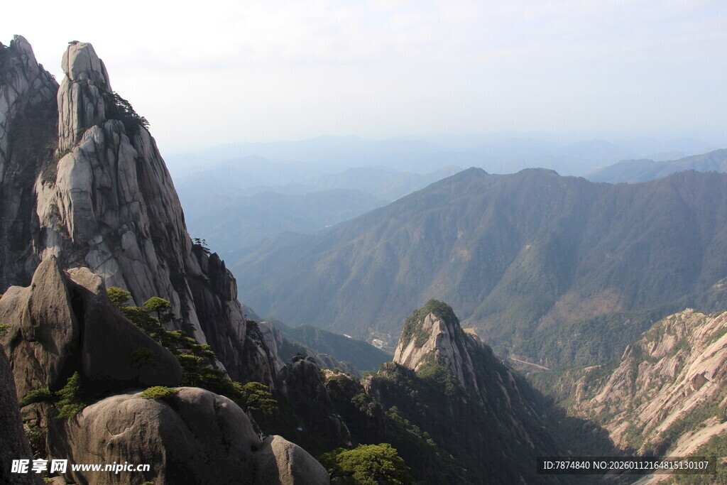 壮丽山景 巍峨奇峰与云海