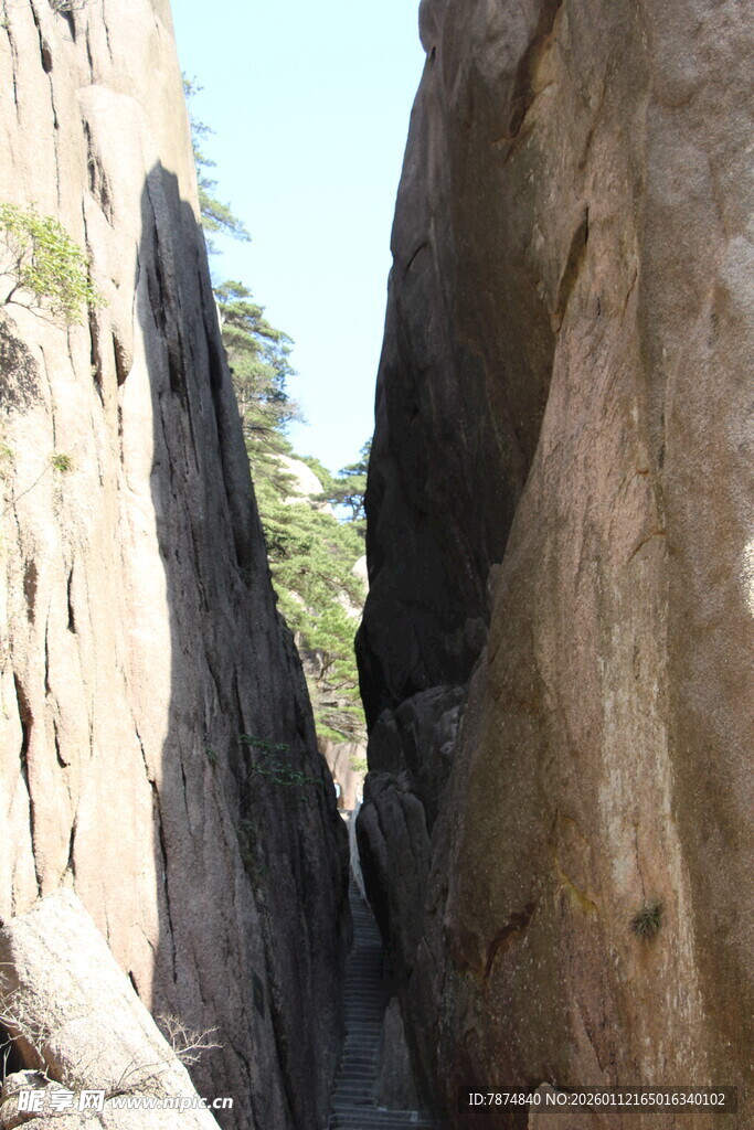 山间狭缝奇观