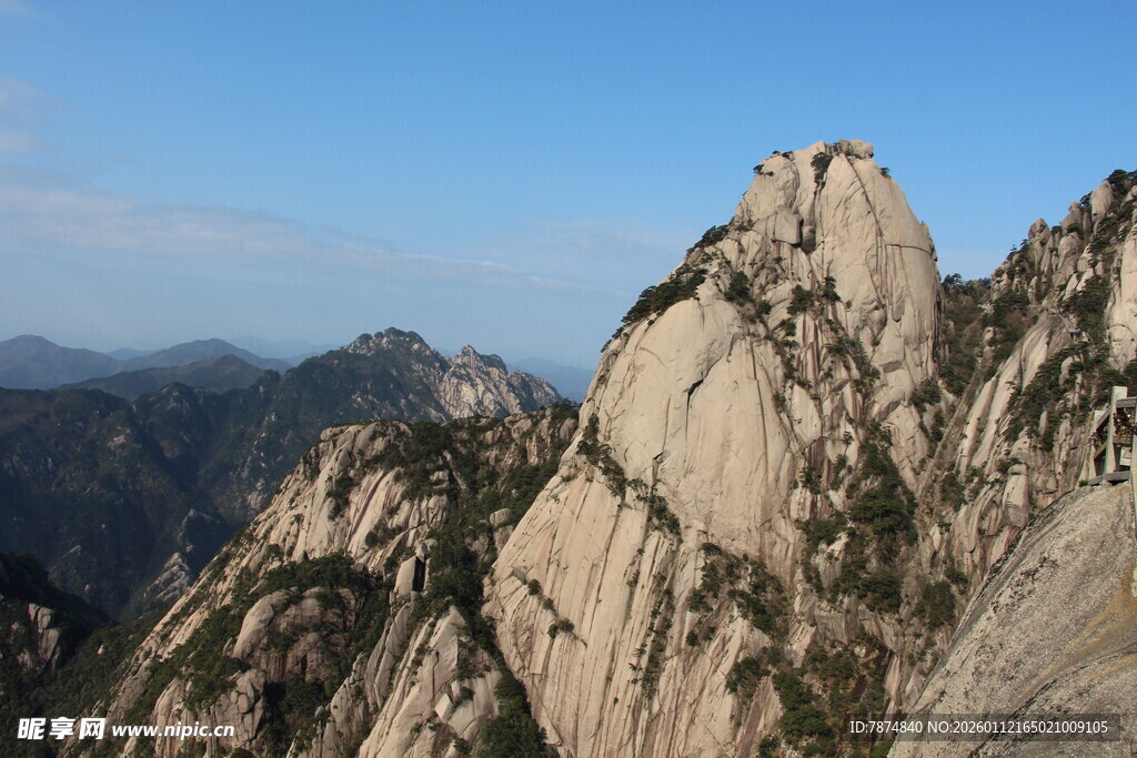 巍峨华山奇峰壮丽景观