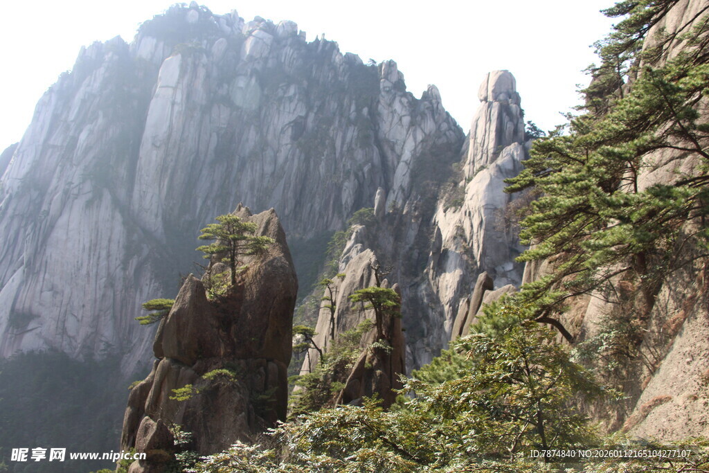 巍峨壮丽的高山景色