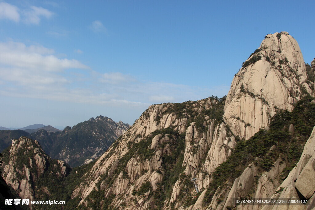 巍峨壮丽的险峻山峰