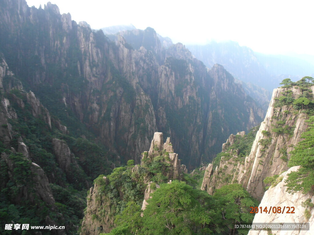 壮丽黄山奇峰景观
