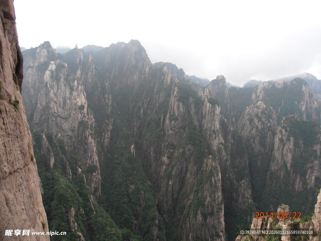 壮丽巍峨的高山景观