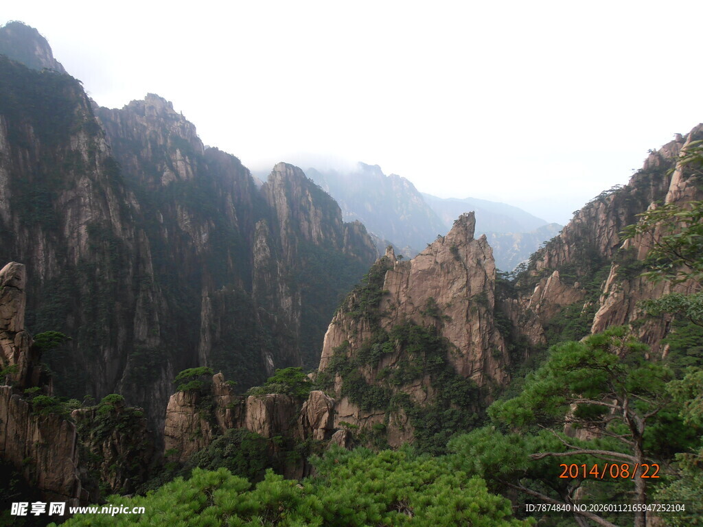 壮丽黄山奇峰景观