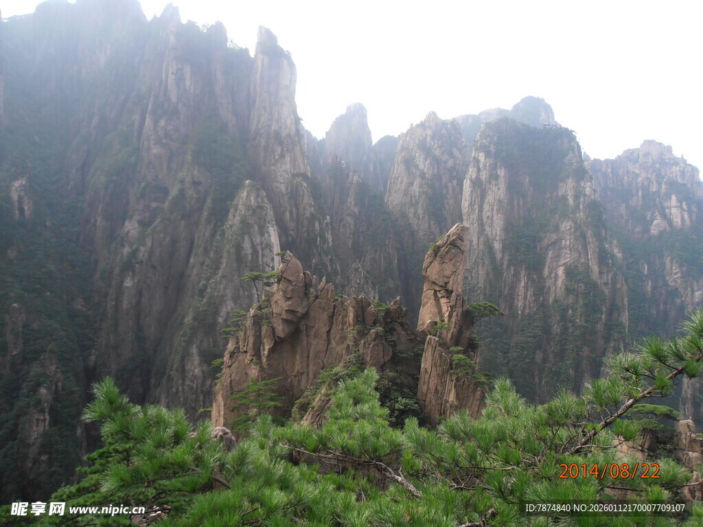壮丽黄山奇峰景观