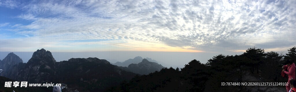 山间壮丽云海景观