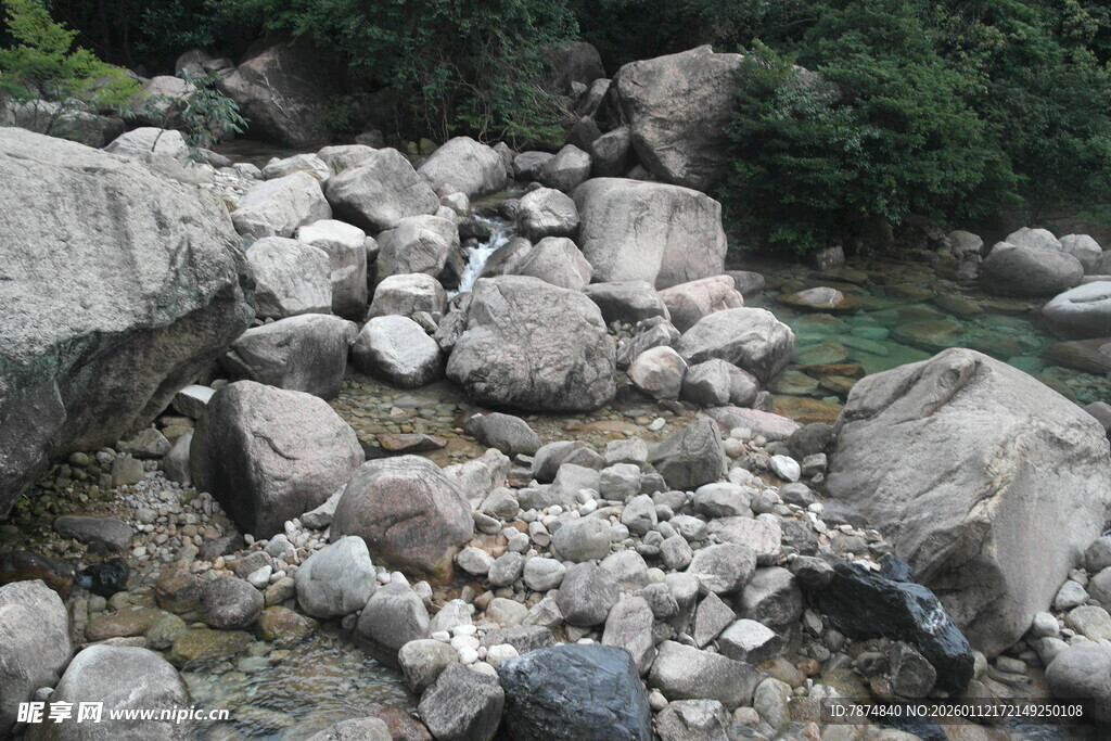 山间乱石堆 自然野趣景