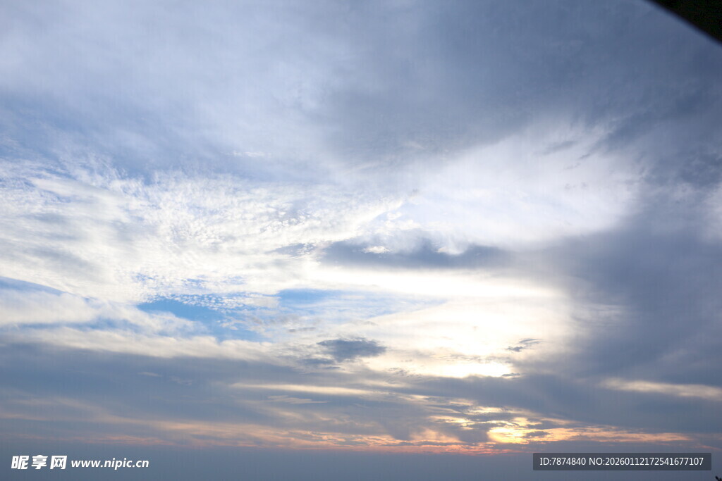 天空中的绚丽云彩