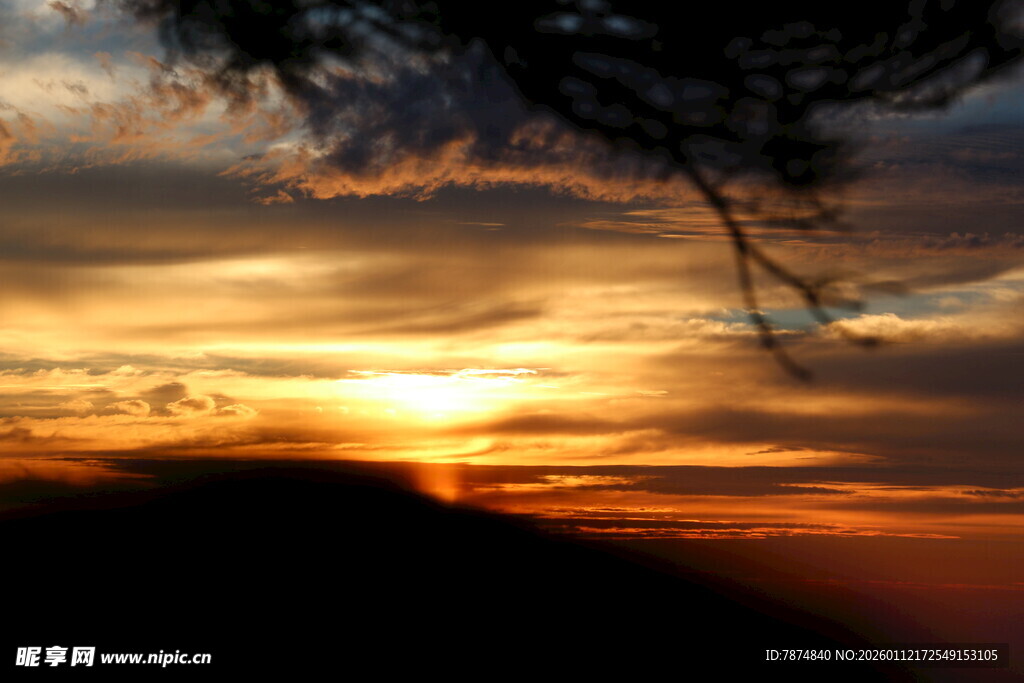 日落时分的美丽天空景色