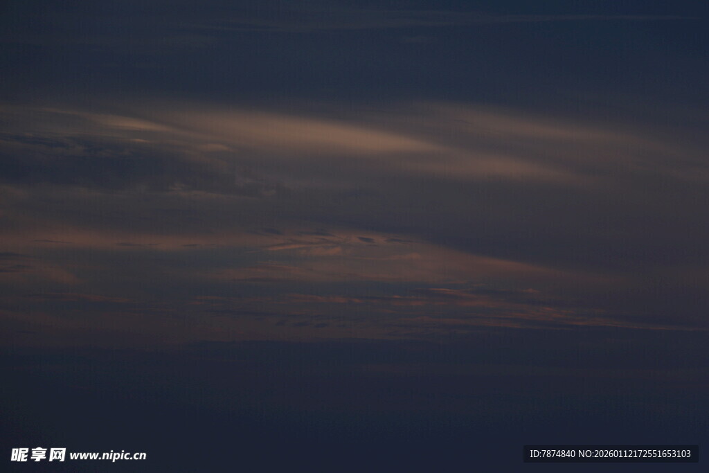 夜幕下的云层景观
