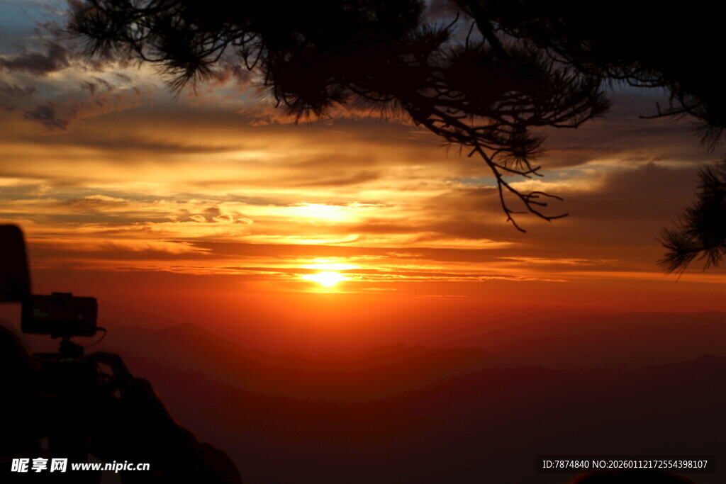 山顶壮丽日落美景